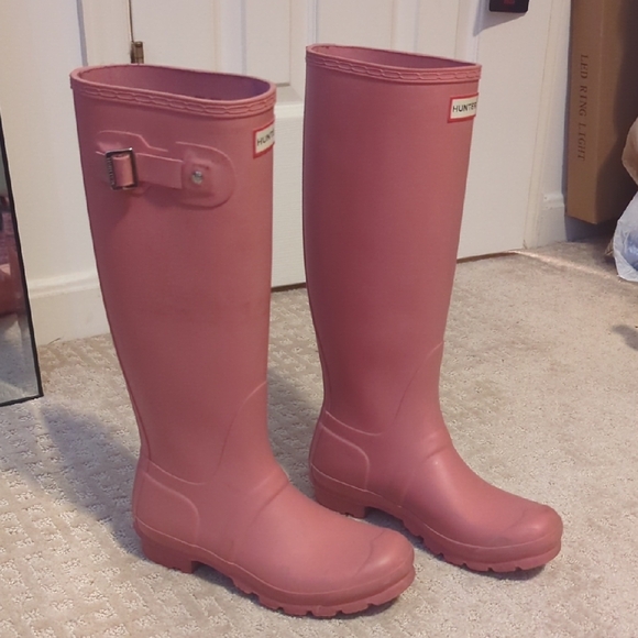 Hunter Women's Pink Rain Boots - Picture 1 of 8
